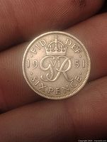 Reverse of 1951 sixpence showing crowned GR monogram and date