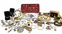 Overall view of entire jewellery lot laid out, showing rings on display, assorted loose pieces and boxes