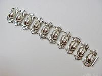 Top view showing nine raised oval links and clasp