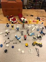 Overall lot with vehicles, figures, road signs and accessories