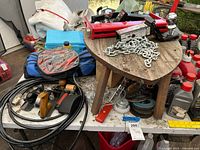 Overview of folding table with hand planes, chain, grinding wheels, Super Z6 bag and other tools