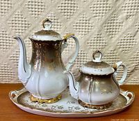 Overall view of coffee pot, teapot and tray