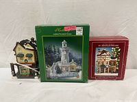 Front view showing two loose buildings and two branded boxes