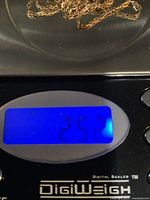 Chain on digital scale reading 2.52 g