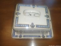 Top view showing pattern, handle, overall shape