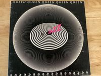 Front sleeve concentric-circle design with title