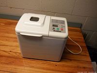 Front and top view of Breadman TR560 breadmaker