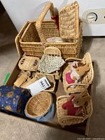 Overview of all wicker furniture pieces and accessories in tray