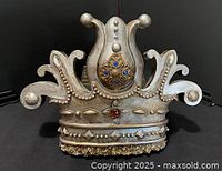 Scrollwork crown wall plaque front view