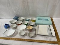 Overview of all dishware pieces on table