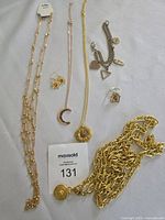 overview of all eight jewellery items laid out