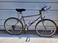 Side view of entire Gary Fisher Wahoo mountain bike showing frame, wheels, handlebar, saddle and components