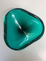 Top view showing triangular shape, green color and bullicante bubble pattern
