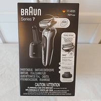 Front of sealed Braun Series 7 7071cc shaver box showing product image and features