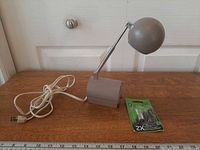 Lamp, power cord, and spare bulb pack overview