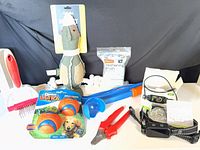 All items in lot displayed together