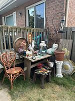 full lot showing table, seating, pedestal, bird feeder