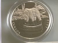 Reverse of coin showing grizzly bear design and year 2016