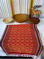 Full lot showing deer, three bowls, runner