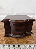 Closed jewelry box front and scale reference