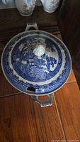 Blue Willow covered tureen top view