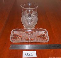 Holder and tray front view with scale