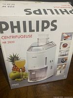 Retail box showing Philips HR2820 juicer