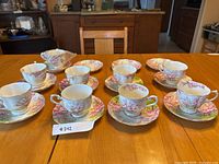 Overview of all teacups and saucers on table