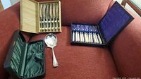 Overview of all cutlery sets and serving spoon in cases