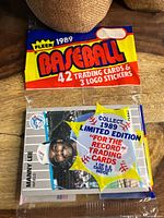 Front of sealed 1989 Fleer rack pack showing header and Manny Lee card