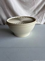 Bowl with lid on, side view