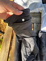 Black leggings with zipper pocket and size dot 6