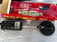 Metal detector full view with control box, shaft, coil and retail box