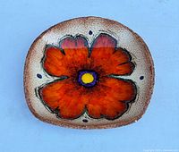 Top view showing poppy design and square-rounded form