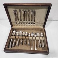 Open chest showing entire set arrangement