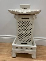 Lamp unlit showing full structure and lattice panels