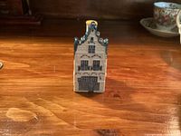 Front view of KLM Delft Blue miniature house no. 20