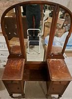 Front view closed side mirrors showing overall vanity