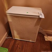 Full view of hamper closed