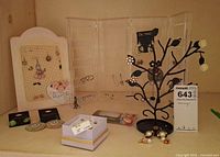 Overview of earrings, holders and stands