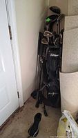 Overview of Titleist bag with clubs in corner