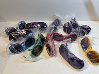 Overview of multiple sealed sunglasses pairs in assorted colours