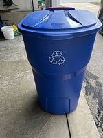 Front view showing recycling symbol and lid
