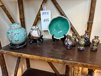 All vessels grouped on shelf