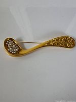 Front view showing spoon shape, faux pearls in bowl