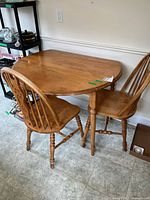 Table with both chairs arranged together showing overall set