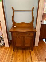 Front view showing full washstand with towel bar