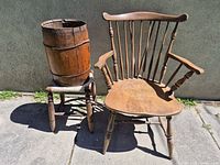 Overall view of armchair, barrel on stool