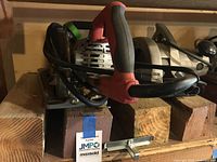 Side view of Skilsaw worm drive saw showing handle and housing