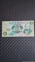 Obverse of Bank of Scotland £1 note showing Sir Walter Scott and serial number